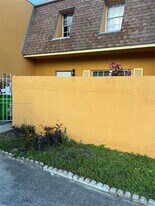 2652 NW 60th Way in Sunrise, FL - Building Photo