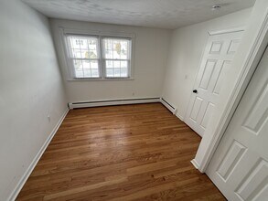 40 Varmor Dr in New Britain, CT - Building Photo - Building Photo