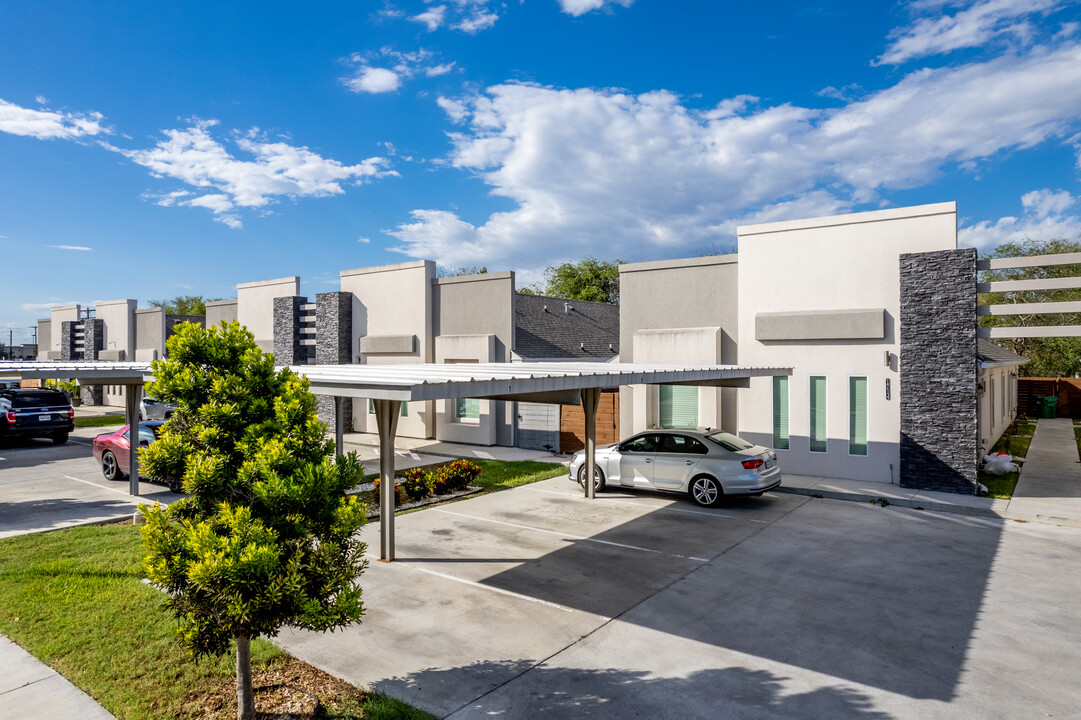 Medical Ridge Apartments in Pharr, TX - Building Photo