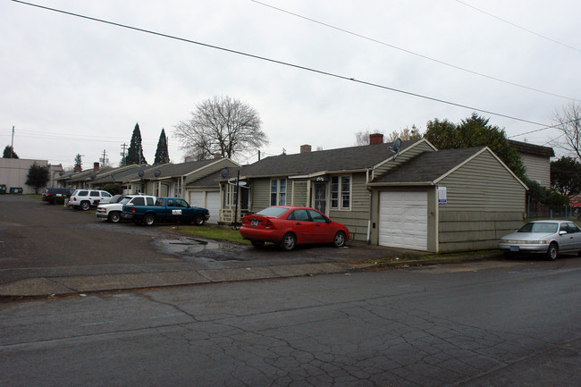 4344 NE Jarrett St in Portland, OR - Building Photo - Building Photo