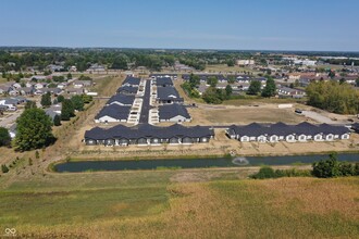 102 Cypress Dr in Franklin, IN - Foto de edificio - Building Photo