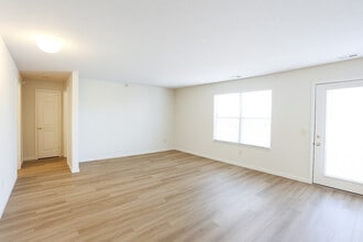 Cottonwood Creek Apartments in Lincoln, NE - Foto de edificio - Building Photo