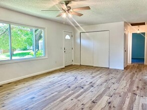 138 Riverview Dr in Wamego, KS - Building Photo - Building Photo