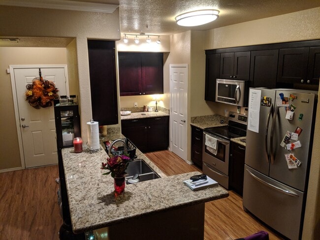 435 W Rio Salado Pkwy, Unit 206 in Tempe, AZ - Building Photo - Building Photo