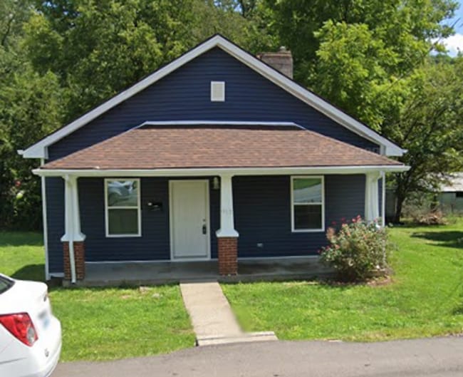 property at 913 Holmes St