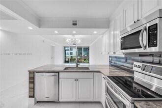 12 Royal Palm Way in Boca Raton, FL - Building Photo - Building Photo