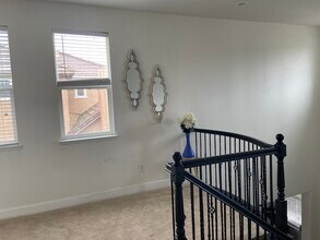 2070 Katnich Ln in Lodi, CA - Foto de edificio - Building Photo