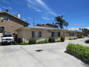 1104-1106 Victoria St in Costa Mesa, CA - Building Photo - Building Photo