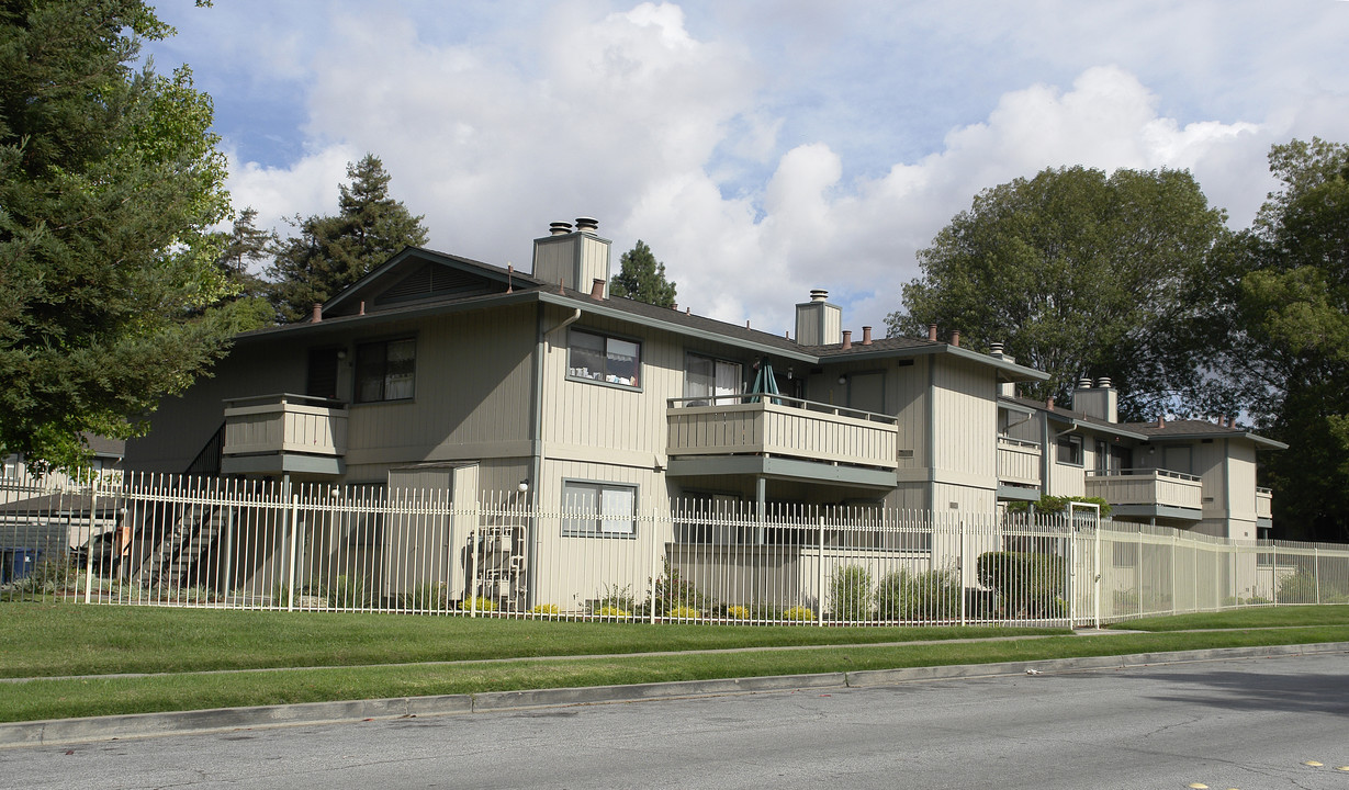 Fremont Woods in Fremont, CA - Building Photo