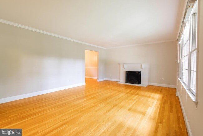 9908 Minburn St in Great Falls, VA - Building Photo - Building Photo