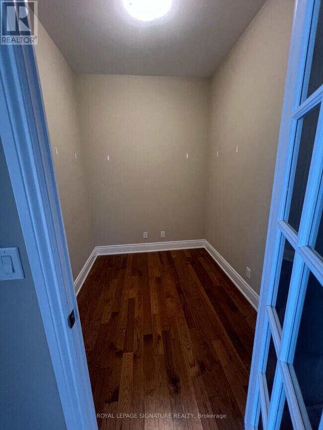 281 Woodbridge Ave in Vaughan, ON - Building Photo - Building Photo