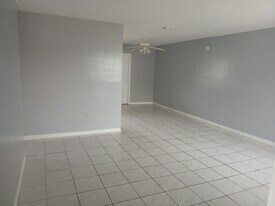 7640 Pembroke Rd, Unit C in Miramar, FL - Building Photo