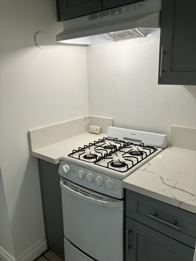 1056 Cedar Ave, Unit 1058 in Long Beach, CA - Building Photo - Building Photo