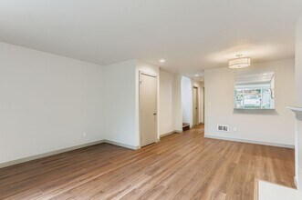 195 Wildwood Blvd SW in Issaquah, WA - Building Photo - Building Photo