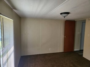 134 Hussey Mhp Ln in Beulaville, NC - Building Photo - Building Photo