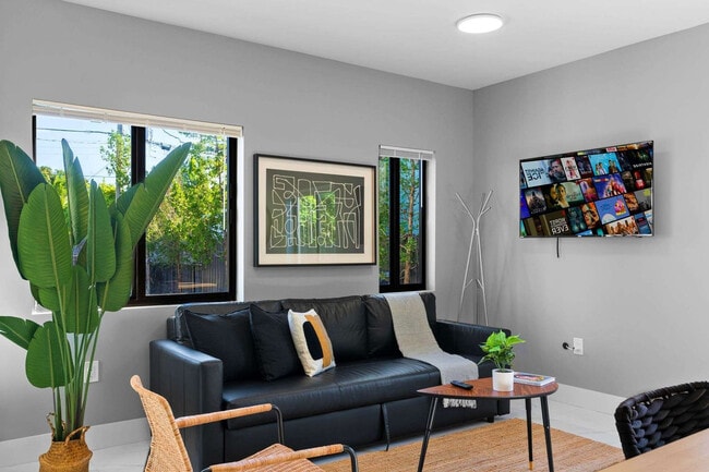 1540 NW 46th St in Miami, FL - Building Photo - Building Photo