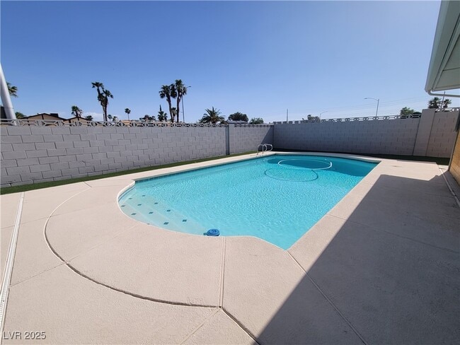 5836 Corazon Dr