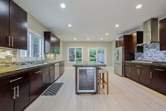 760 Undercliff Ave in Edgewater, NJ - Building Photo - Building Photo