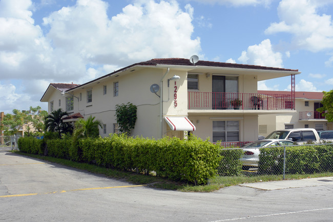 1295 W 49th Pl in Hialeah, FL - Building Photo - Building Photo