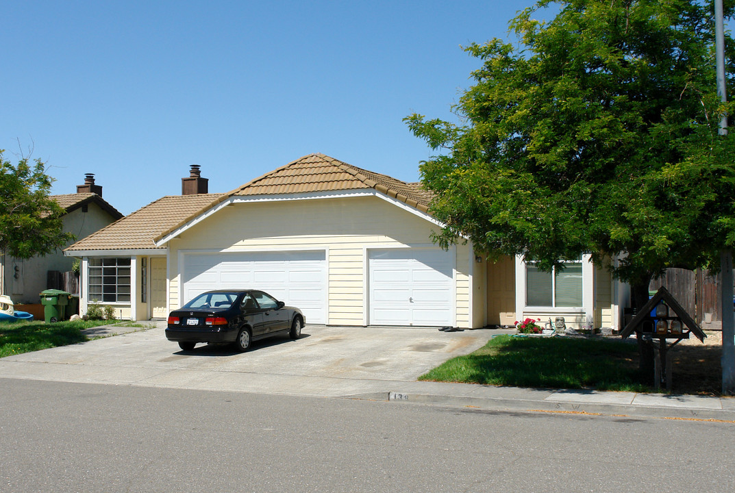 137 Bond Ave in Petaluma, CA - Building Photo