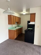 Royal Park Apartments in Taylor, MI - Building Photo - Building Photo