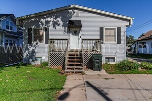 220 Bryan St in Gretna, NE - Building Photo