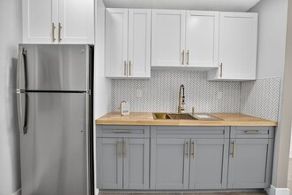 642 SW 11th St in Hallandale Beach, FL - Foto de edificio - Building Photo