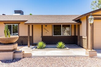 13234 N 38th Pl in Phoenix, AZ - Building Photo - Building Photo