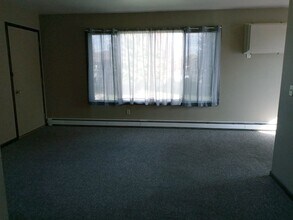 2766 N Robinson Dr, Unit #4 in Beloit, WI - Building Photo - Building Photo