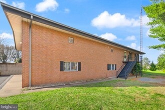 318 Evergreen Mills Rd in Leesburg, VA - Building Photo - Building Photo