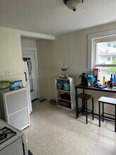 58 Brock St, Unit 3 in Boston, MA - Foto de edificio - Building Photo