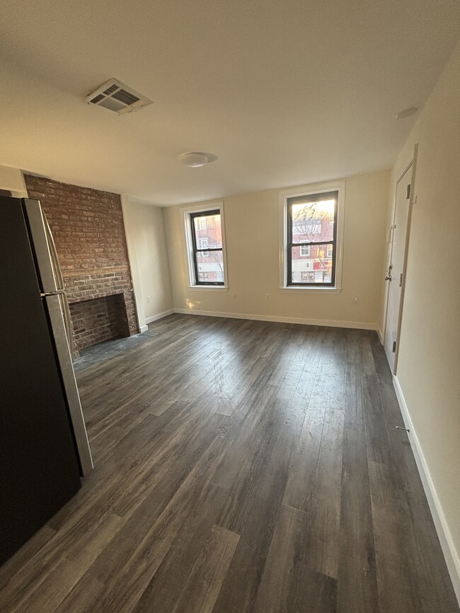 42 Ferry St, Unit 2A in Newark, NJ - Building Photo - Building Photo