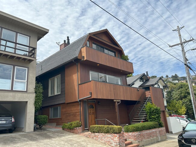 105 3rd St in Sausalito, CA - Building Photo - Building Photo