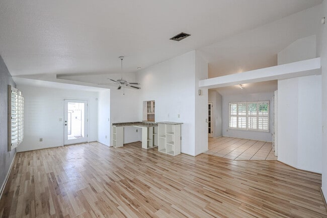 1822 E Bluefield Ave in Phoenix, AZ - Building Photo - Building Photo