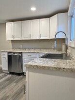 16 Lower West St, Unit 2 in Annandale, NJ - Building Photo