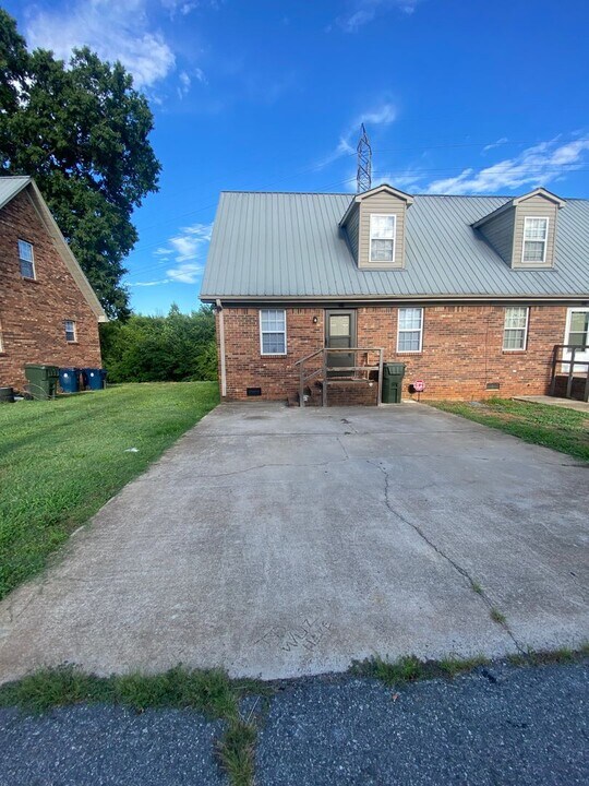 714 Dixie St in Lexington, NC - Building Photo
