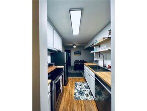 4371 Wilshire Blvd-Unit -304 in Mound, MN - Building Photo - Building Photo