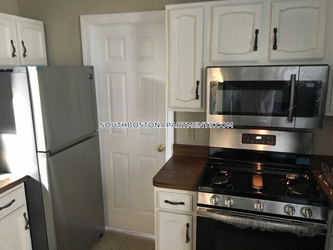4 Barrett Ave-Unit -1 in Boston, MA - Foto de edificio - Building Photo