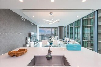 650 NE 32nd St, Unit 1201 in Miami, FL - Building Photo - Building Photo