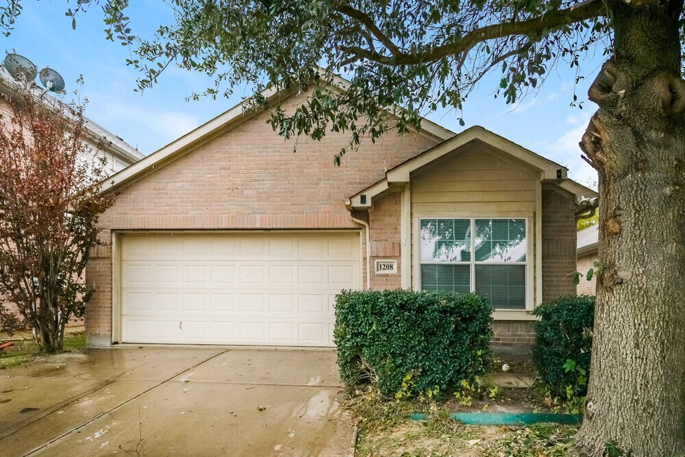 1208 Kielder Cir in Fort Worth, TX - Building Photo