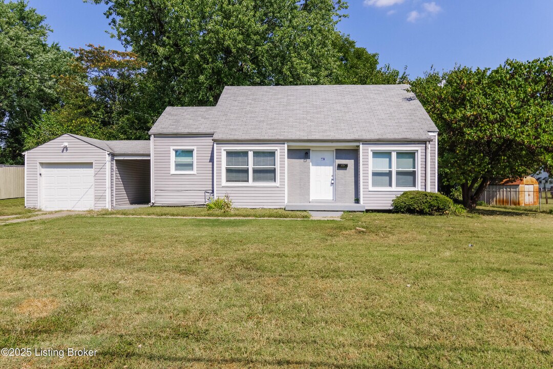 1829 Mary Catherine Dr in Louisville, KY - Building Photo