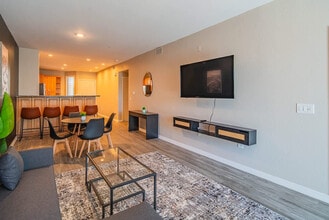 1275 E University Dr in Tempe, AZ - Foto de edificio - Building Photo