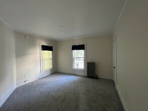 16 Parkview Ave, Unit 2 in Bangor, ME - Building Photo - Building Photo