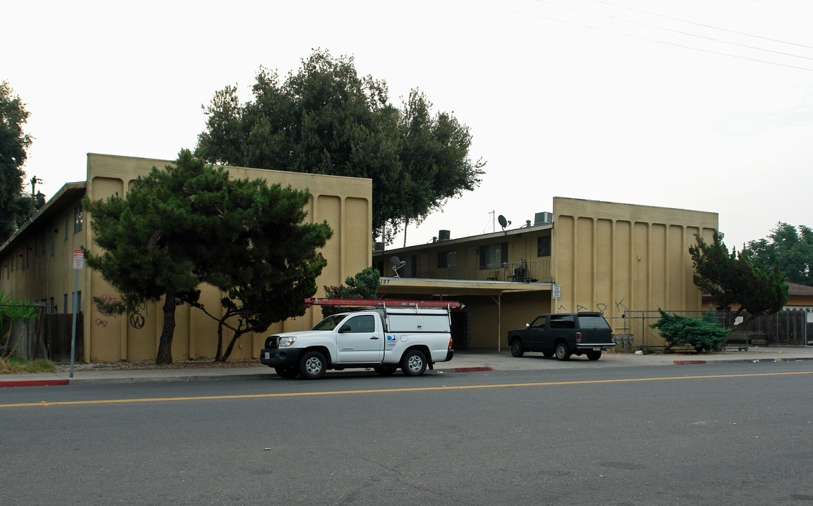 127 S Barton Ave in Fresno, CA - Foto de edificio