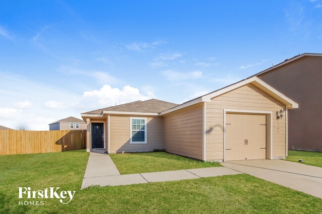 5907 Treasure Cove Rd in Baytown, TX - Foto de edificio - Building Photo