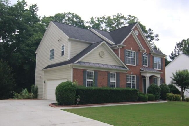 property at 565 Midhurst Pl