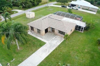 1803 E Easy St in Fort Pierce, FL - Building Photo - Building Photo