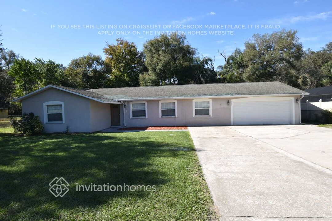 205 S Kingsway Rd in Seffner, FL - Building Photo