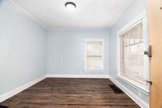 435 S Westnedge Ct, Unit 1 in Kalamazoo, MI - Foto de edificio - Building Photo