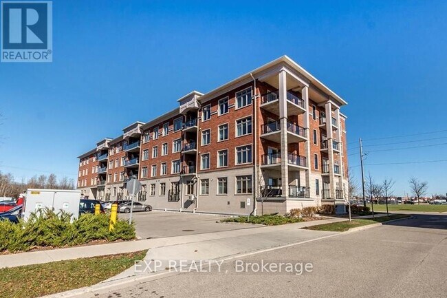 195 Commonwealth St in Kitchener, ON - Building Photo - Building Photo